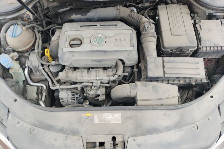 Used Volkswagen Magotan 2015 1.8TSI Advanced Model Engine Bay