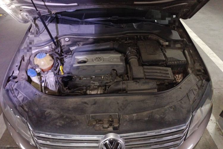 Used Volkswagen Magotan 2015 1.8TSI Luxury Model Engine Bay