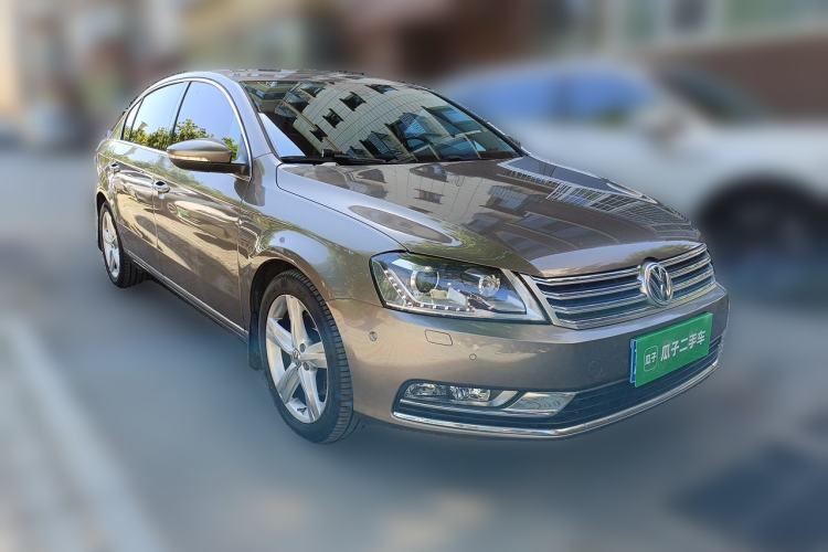 Used Volkswagen Magotan 2015 1.8TSI Prestige Model Front Right 45 Deg