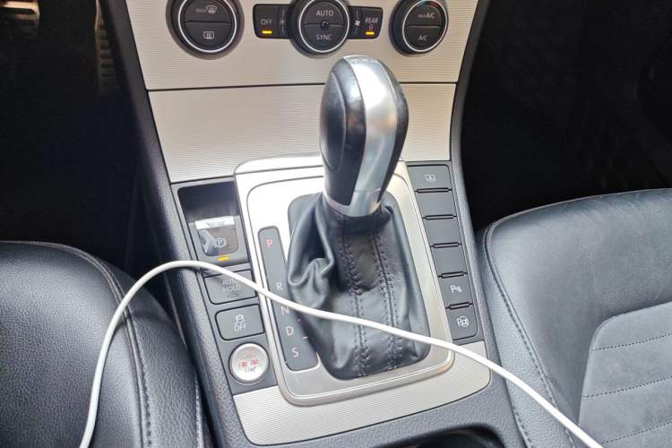 Used Volkswagen Magotan 2015 1.8TSI Prestige Model Gear Lever