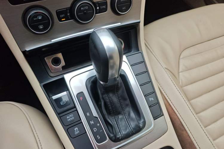 Used Volkswagen Magotan 2015 1.8TSI Comfort Model Gear Lever