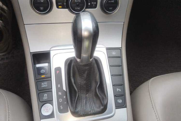 Used Volkswagen Magotan 2015 Revised Version 2.0 TSI Prestige Edition Gear Lever