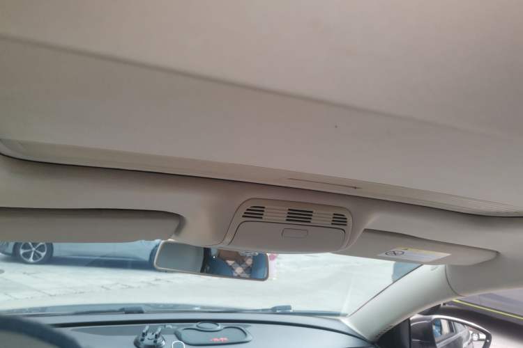 Used Volkswagen Magotan 2015 1.8TSI Advanced Model Headliner