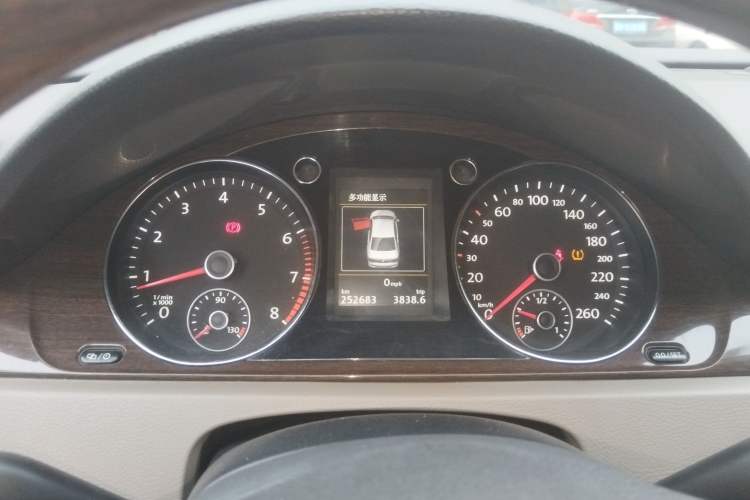 Used Volkswagen Magotan 2015 Revised Version 2.0 TSI Prestige Edition Instrument Cluster