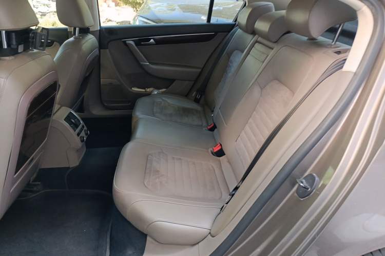 Used Volkswagen Magotan 2015 1.8TSI Prestige Model Left Rear Seat