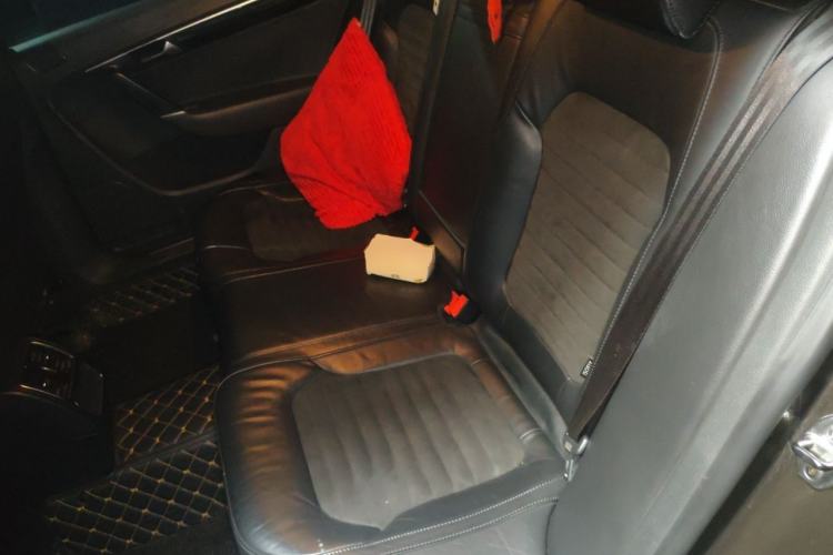 Used Volkswagen Magotan 2015 1.8TSI Luxury Model Left Rear Seat