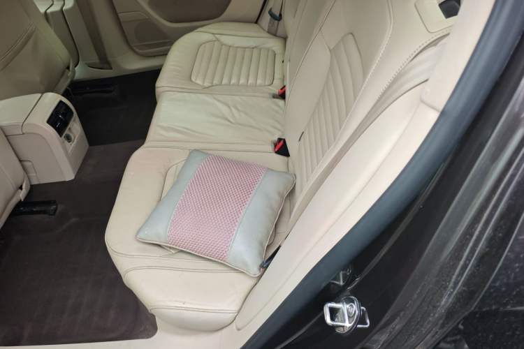 Used Volkswagen Magotan 2015 1.8TSI Comfort Model Left Rear Seat