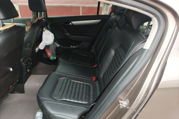 Used Volkswagen Magotan 2015 1.8TSI Advanced Model Left Rear Seat