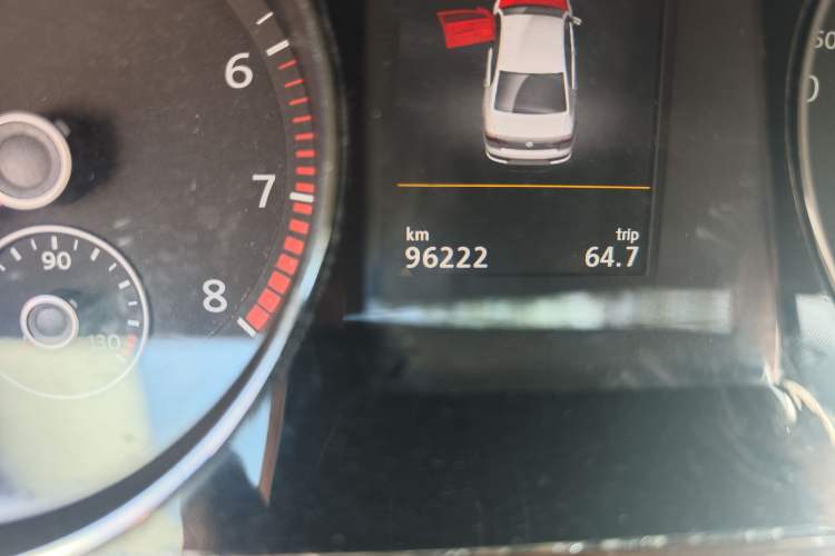 Used Volkswagen Magotan 2015 Revised 1.8TSI Prestige Version Odometer Close Up