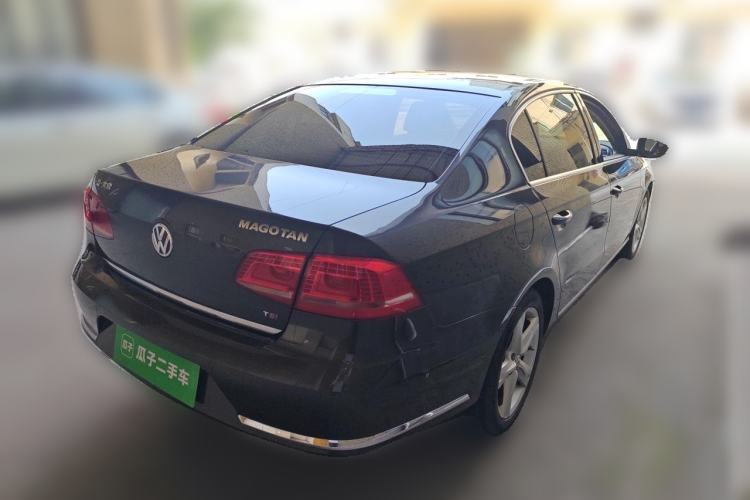 Used Volkswagen Magotan 2015 1.8TSI Prestige Model Rear Right 45 Deg