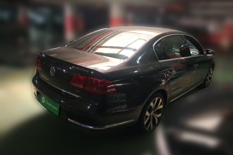 Used Volkswagen Magotan 2015 1.8TSI Luxury Model Rear Right 45 Deg
