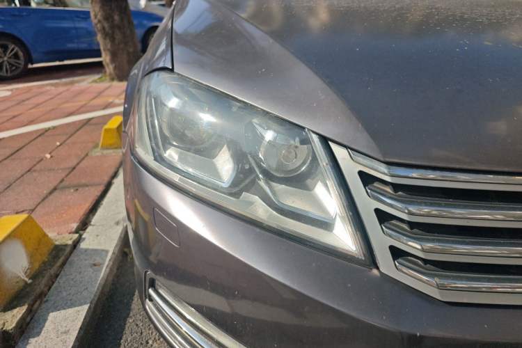 Used Volkswagen Magotan 2015 Revised 1.8TSI Prestige Version Right Front Headlight