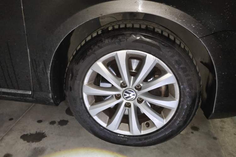 Used Volkswagen Magotan 2015 1.8TSI Luxury Model Right Front Wheel Hub