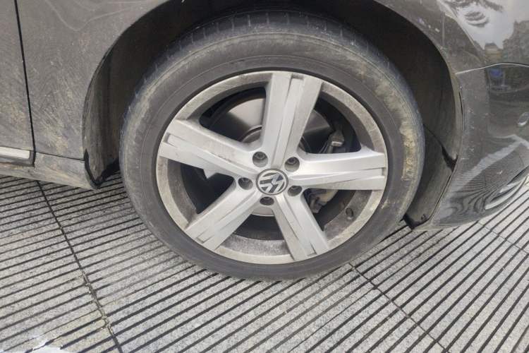 Used Volkswagen Magotan 2015 1.8TSI Prestige Model Right Front Wheel Hub