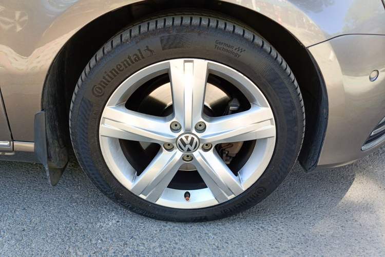 Used Volkswagen Magotan 2015 1.8TSI Prestige Model Right Front Wheel Hub