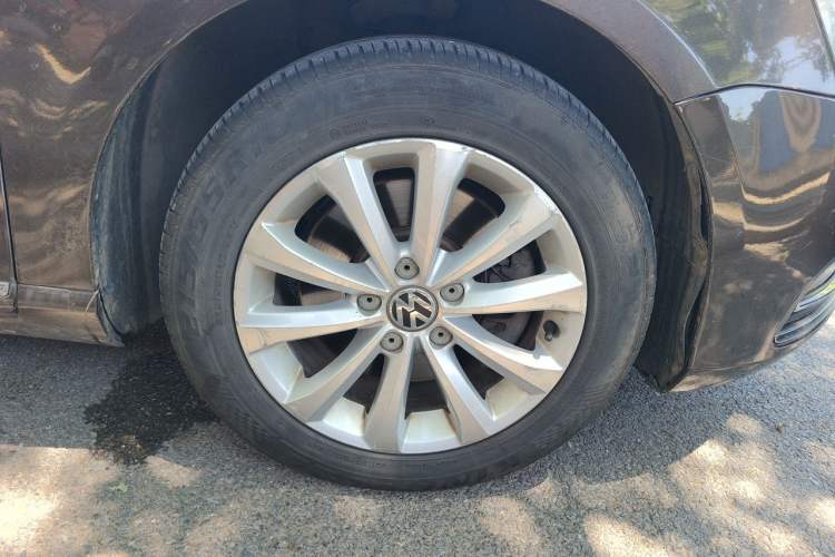 Used Volkswagen Magotan 2015 1.8TSI Luxury Model Right Front Wheel Hub