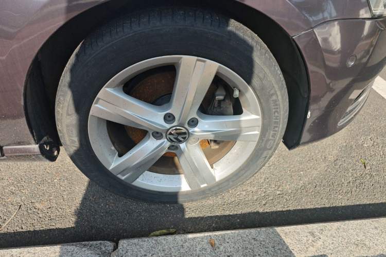 Used Volkswagen Magotan 2015 Revised 1.8TSI Prestige Version Right Front Wheel Hub
