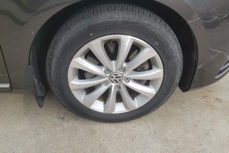 Used Volkswagen Magotan 2015 1.8TSI Advanced Model Right Front Wheel Hub