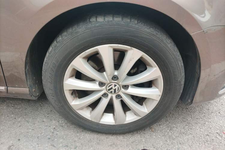 Used Volkswagen Magotan 2015 1.8TSI Advanced Model Right Front Wheel Hub