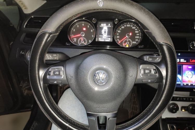 Used Volkswagen Magotan 2015 1.8TSI Luxury Model Steering Wheel