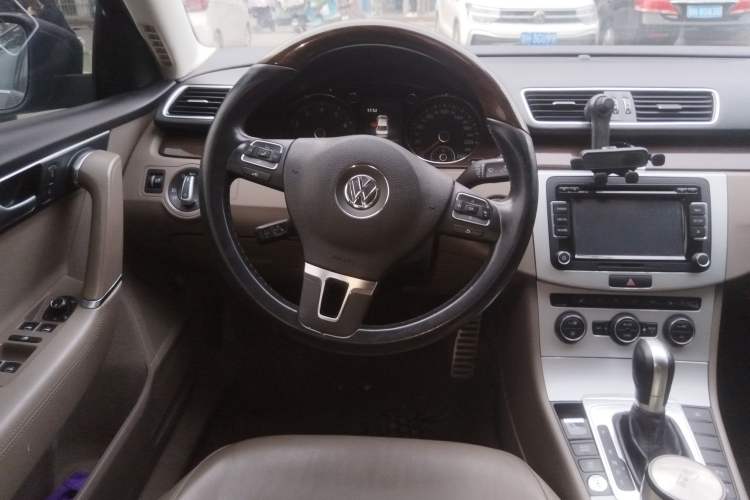 Used Volkswagen Magotan 2015 Revised Version 2.0 TSI Prestige Edition Steering Wheel