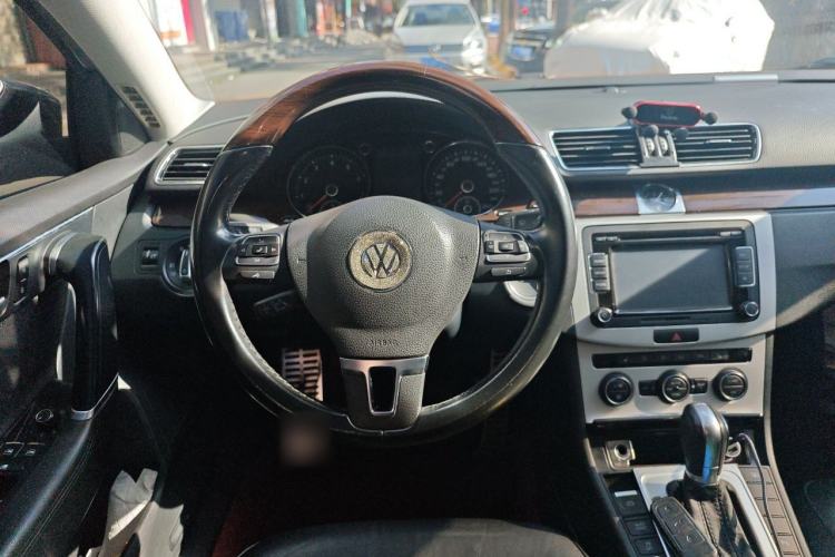 Used Volkswagen Magotan 2015 Revised 1.8TSI Prestige Version Steering Wheel
