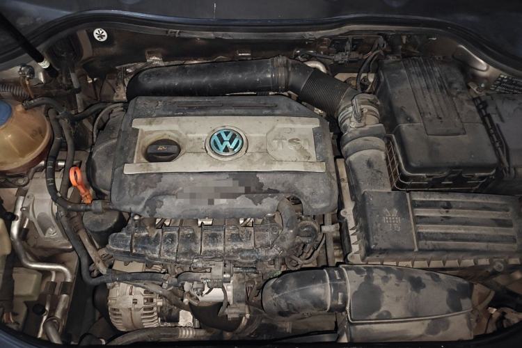 Used Volkswagen Magotan 2015 2.0 TSI Prestige Model Engine Bay