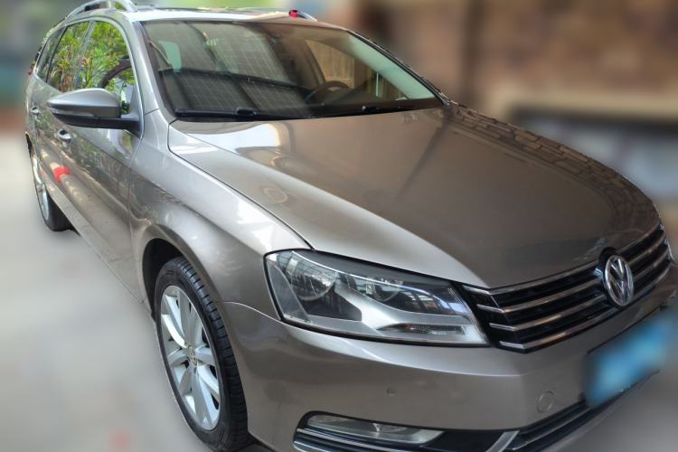 Used Volkswagen Magotan 2015 Travel Edition 2.0 TSI Comfort Version Front Right 45 Deg