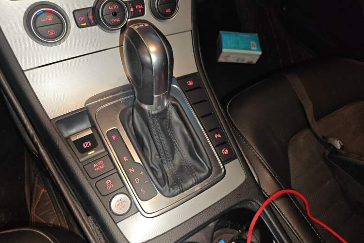 Used Volkswagen Magotan 2015 2.0 TSI Prestige Model Gear Lever