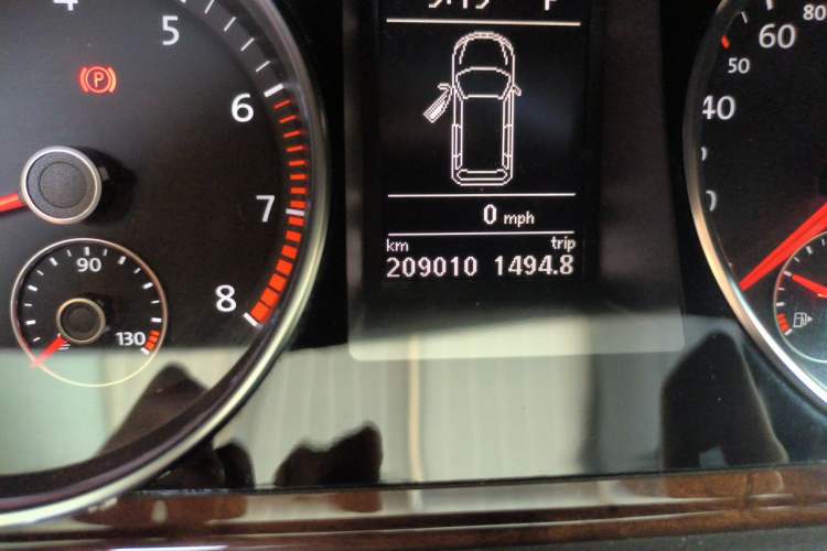 Used Volkswagen Magotan 2015 Travel Edition 2.0 TSI Comfort Version Odometer Close Up