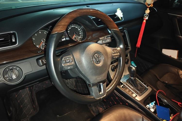 Used Volkswagen Magotan 2015 2.0 TSI Prestige Model Steering Wheel
