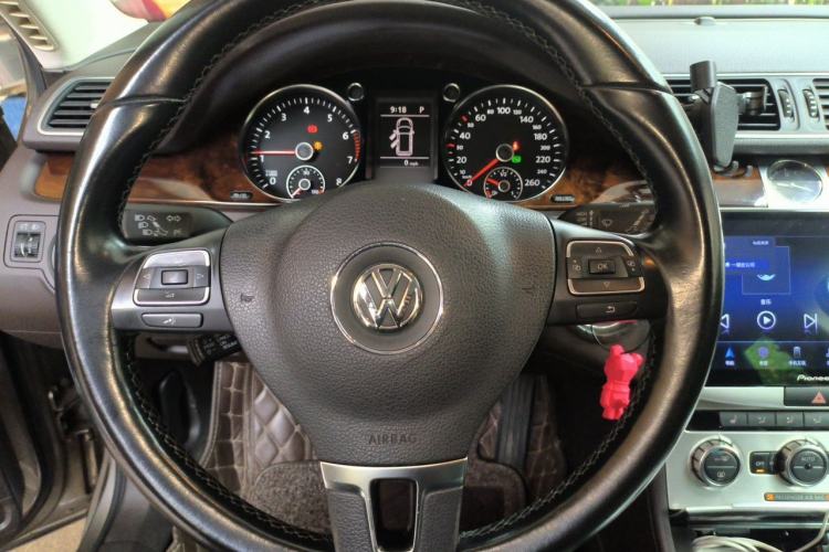 Used Volkswagen Magotan 2015 Travel Edition 2.0 TSI Comfort Version Steering Wheel