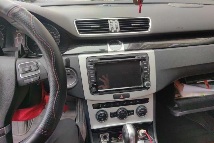 Used Volkswagen Magotan 2015 Facelift 1.8TSI Luxury Model Audio And AC Panel