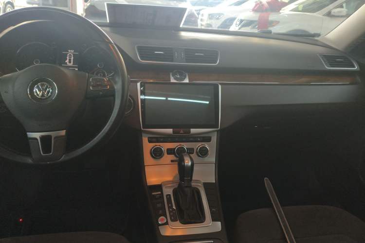 Used Volkswagen Magotan 2015 Travel Edition 2.0 TSI Comfort Version Audio And AC Panel