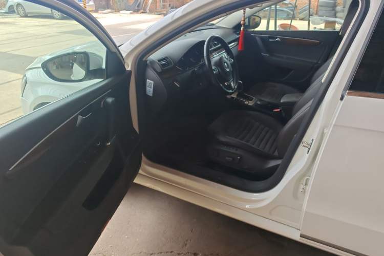 Used Volkswagen Magotan 2015 Travel Edition 2.0 TSI Comfort Version Driver Seat
