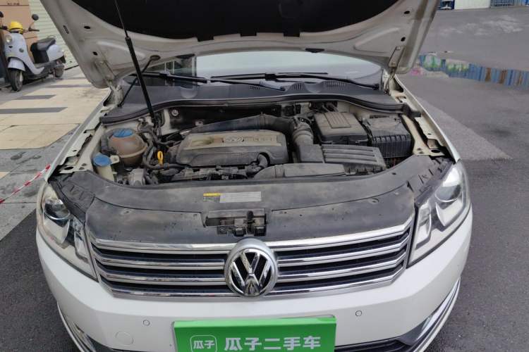 Used Volkswagen Magotan 2015 Facelift 1.8TSI Luxury Model Engine Bay