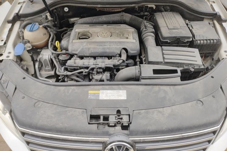 Used Volkswagen Magotan 2015 Travel Edition 2.0 TSI Comfort Version Engine Bay