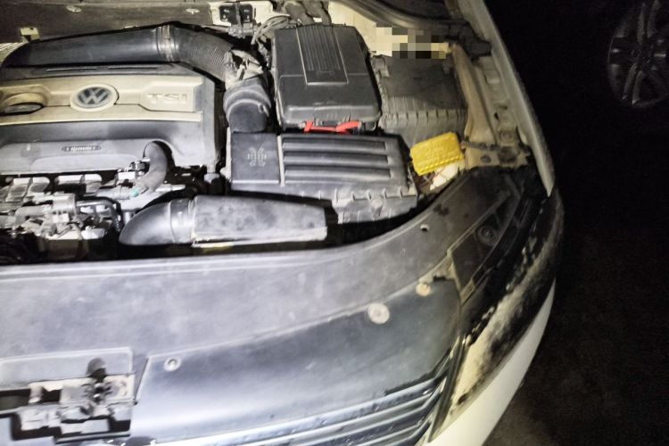 Used Volkswagen Magotan 2015 1.8TSI Advanced Model Engine Bay Left