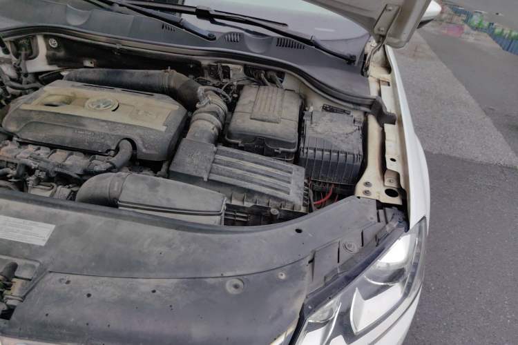 Used Volkswagen Magotan 2015 Facelift 1.8TSI Luxury Model Engine Bay Left