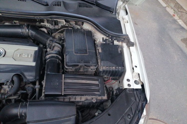 Used Volkswagen Magotan 2015 Facelift 1.8TSI Luxury Model Engine Bay Left