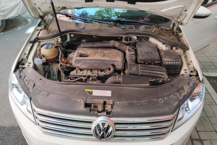Used Volkswagen Magotan 2015 1.8TSI Luxury Model Engine Bay