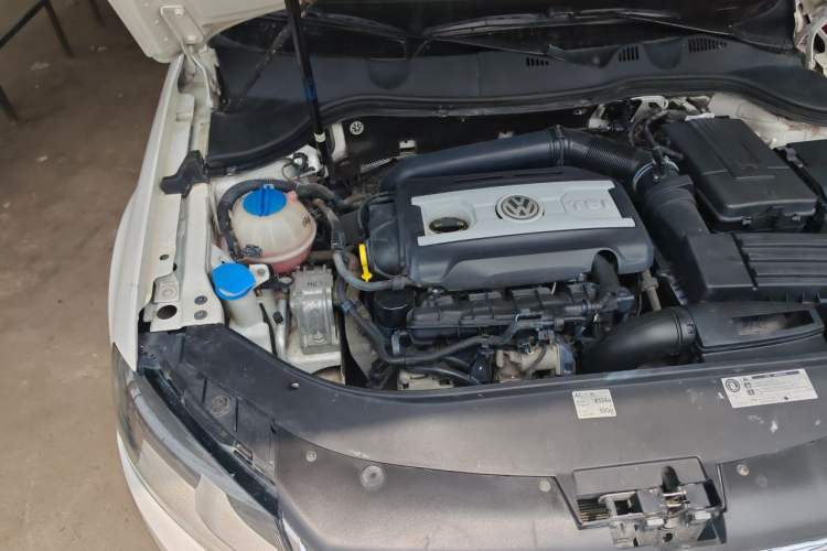 Used Volkswagen Magotan 2015 Travel Edition 2.0 TSI Comfort Version Engine Bay Right