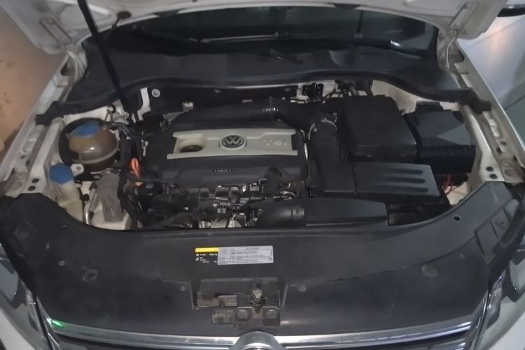 Used Volkswagen Magotan 2015 1.8TSI Luxury Model Engine Bay