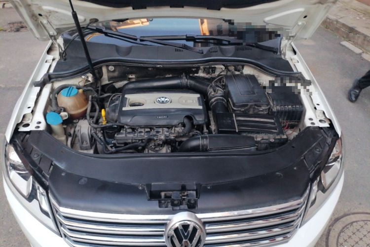 Used Volkswagen Magotan 2015 Facelift 1.8TSI Luxury Model Engine Bay