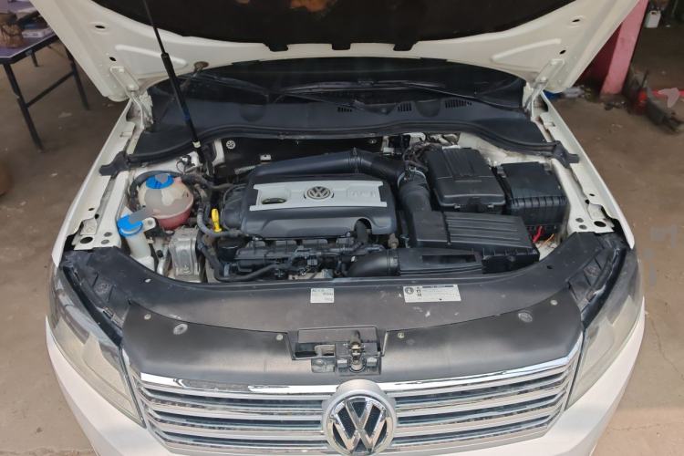 Used Volkswagen Magotan 2015 Travel Edition 2.0 TSI Comfort Version Engine Bay
