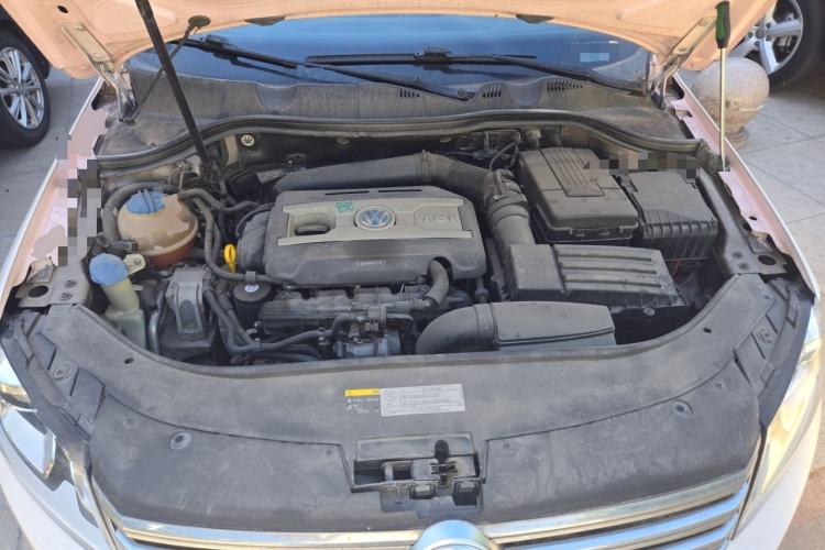 Used Volkswagen Magotan 2015 1.8TSI Luxury Model Engine Bay