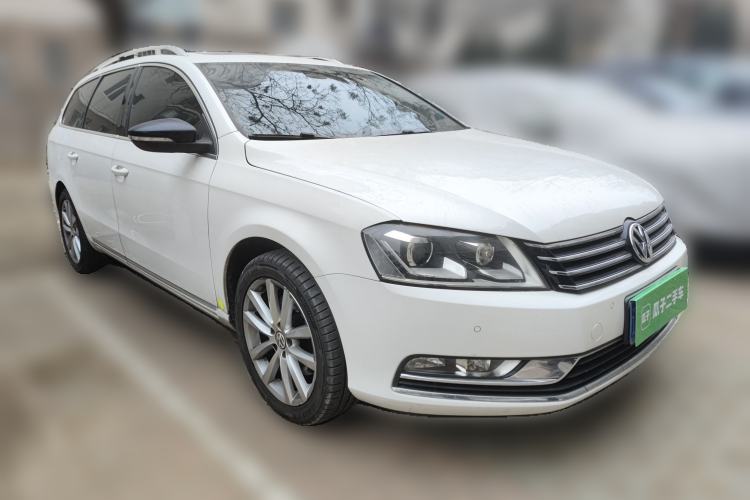 Used Volkswagen Magotan 2015 Travel Edition 2.0 TSI Comfort Version Front Right 45 Deg