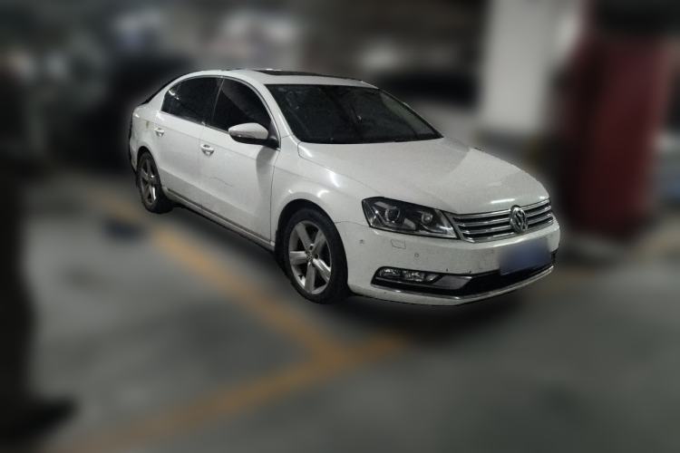 Used Volkswagen Magotan 2015 2.0 TSI Prestige Model Front Right 45 Deg