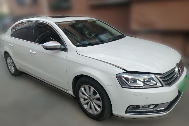 Used Volkswagen Magotan 2015 Facelift 1.8TSI Luxury Model Front Right 45 Deg