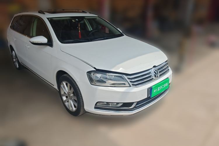Used Volkswagen Magotan 2015 Travel Edition 2.0 TSI Comfort Version Front Right 45 Deg